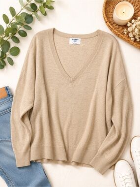 Old Navy Women's V-Neck Sweater in Beige/Tan